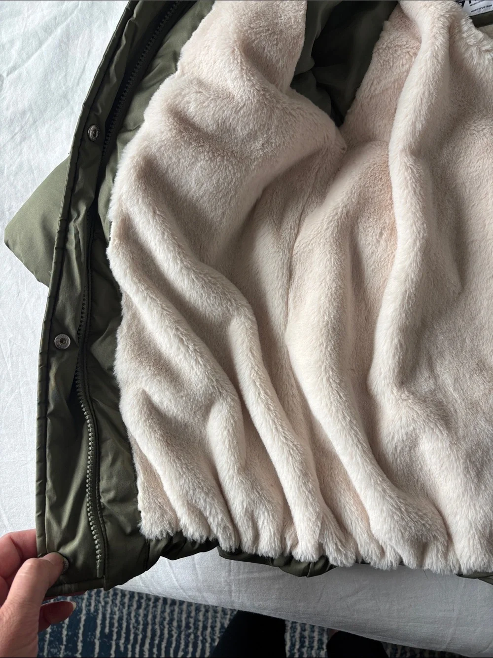 GAP PURE Girls Size 5 Sage Green Puffer Coat with Furry Lining